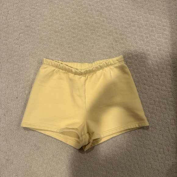 Aritzia TNA Cozy Perfect Sweatshort high rise 3” color wheat - Picture 2 of 5